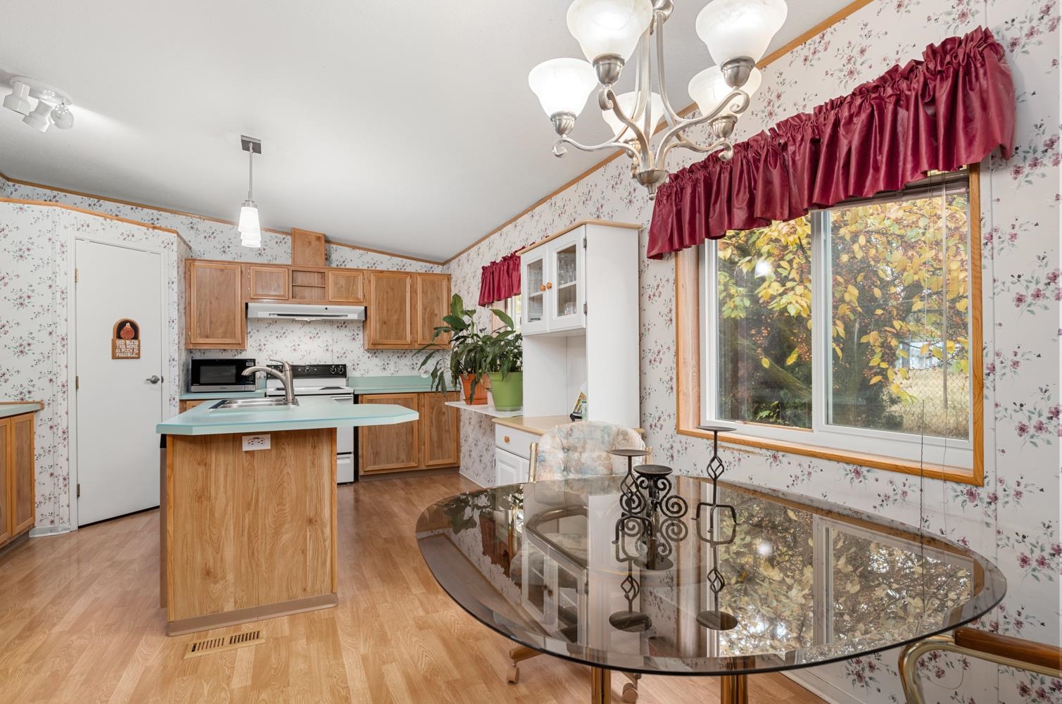 612 South Carnahan Road Spokane, WA 99212 - Photo 8 of 36