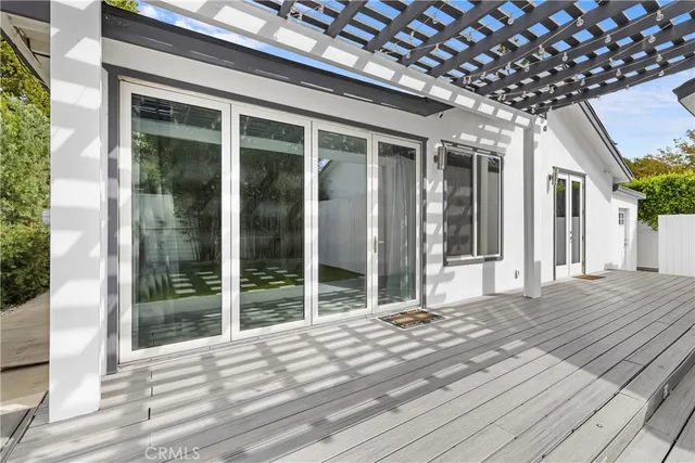 a view of a entrance door of the house