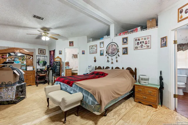 $350,000 | 300 County Road 307, Floresville, TX 78114