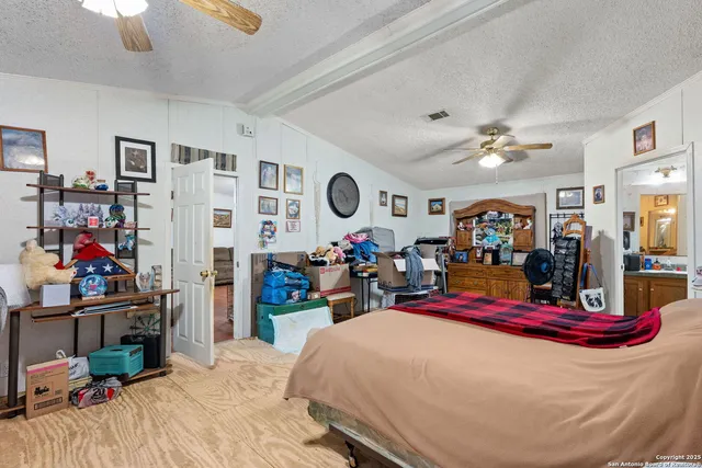 $350,000 | 300 County Road 307, Floresville, TX 78114