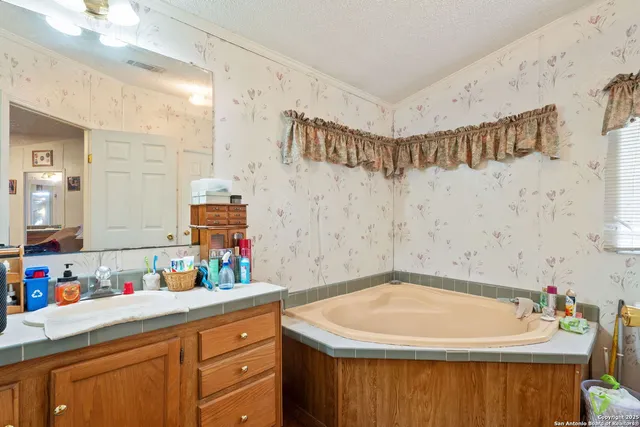 $350,000 | 300 County Road 307, Floresville, TX 78114