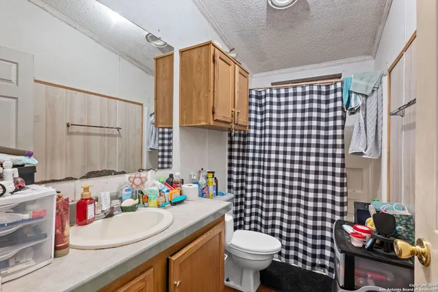 $350,000 | 300 County Road 307, Floresville, TX 78114