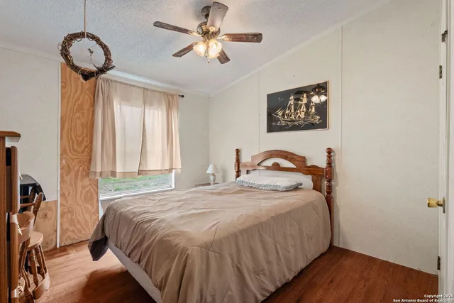 $350,000 | 300 County Road 307, Floresville, TX 78114