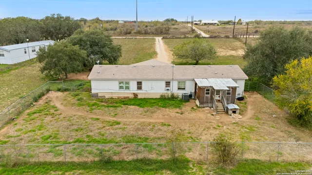 $350,000 | 300 County Road 307, Floresville, TX 78114