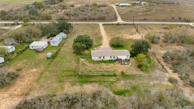 $350,000 | 300 County Road 307, Floresville, TX 78114