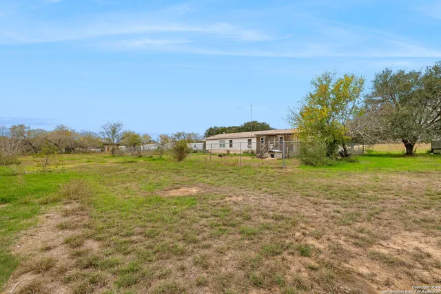 $350,000 | 300 County Road 307, Floresville, TX 78114