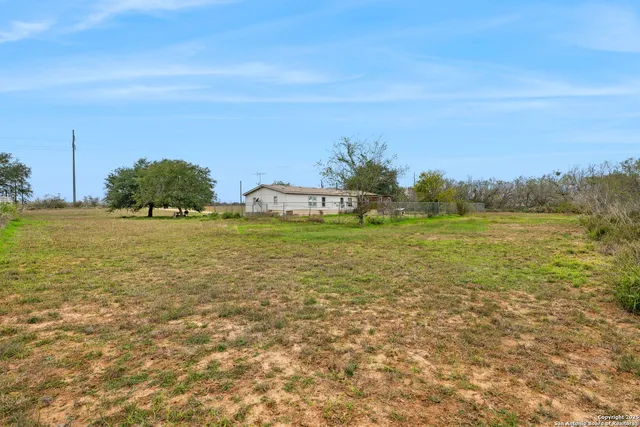 $350,000 | 300 County Road 307, Floresville, TX 78114
