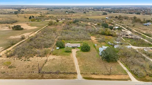 $350,000 | 300 County Road 307, Floresville, TX 78114