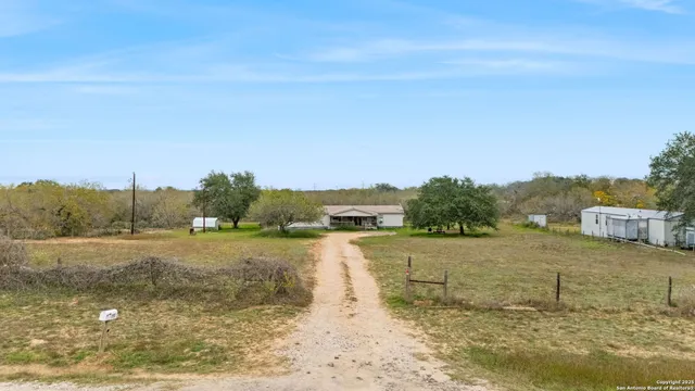 $350,000 | 300 County Road 307, Floresville, TX 78114