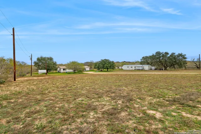$350,000 | 300 County Road 307, Floresville, TX 78114