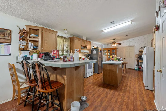 $350,000 | 300 County Road 307, Floresville, TX 78114