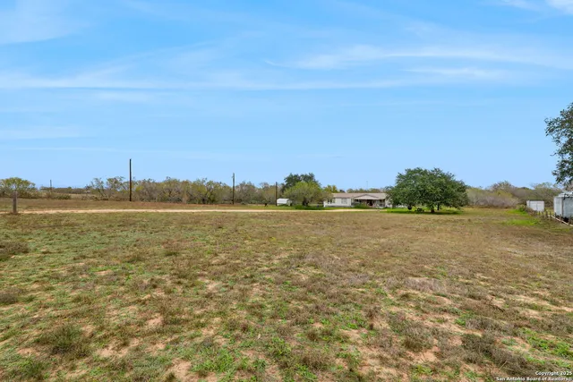 $350,000 | 300 County Road 307, Floresville, TX 78114