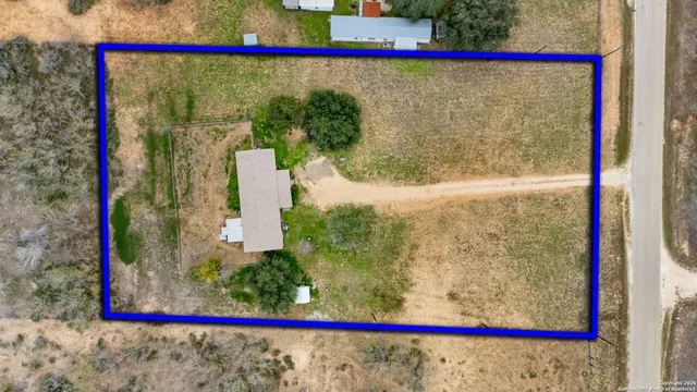 $350,000 | 300 County Road 307, Floresville, TX 78114