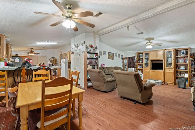 $350,000 | 300 County Road 307, Floresville, TX 78114