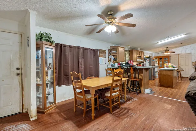 $350,000 | 300 County Road 307, Floresville, TX 78114