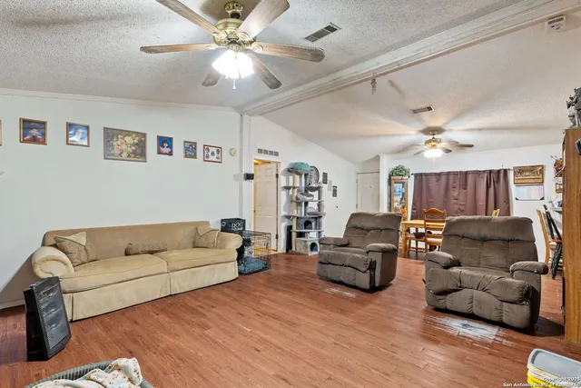 $350,000 | 300 County Road 307, Floresville, TX 78114