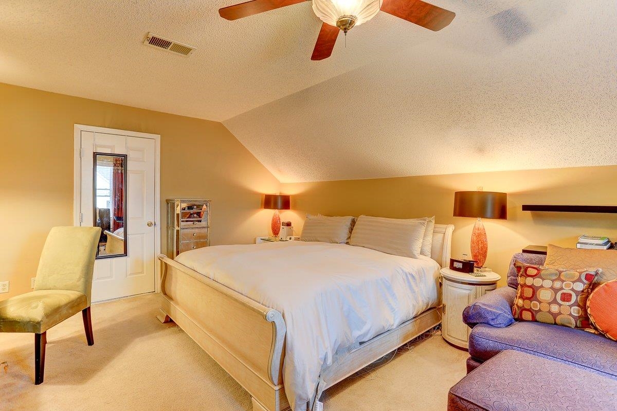 3365 Harrell Road Arlington, TN 38002 - Photo 19 of 36 a bedroom with a bed and lamp