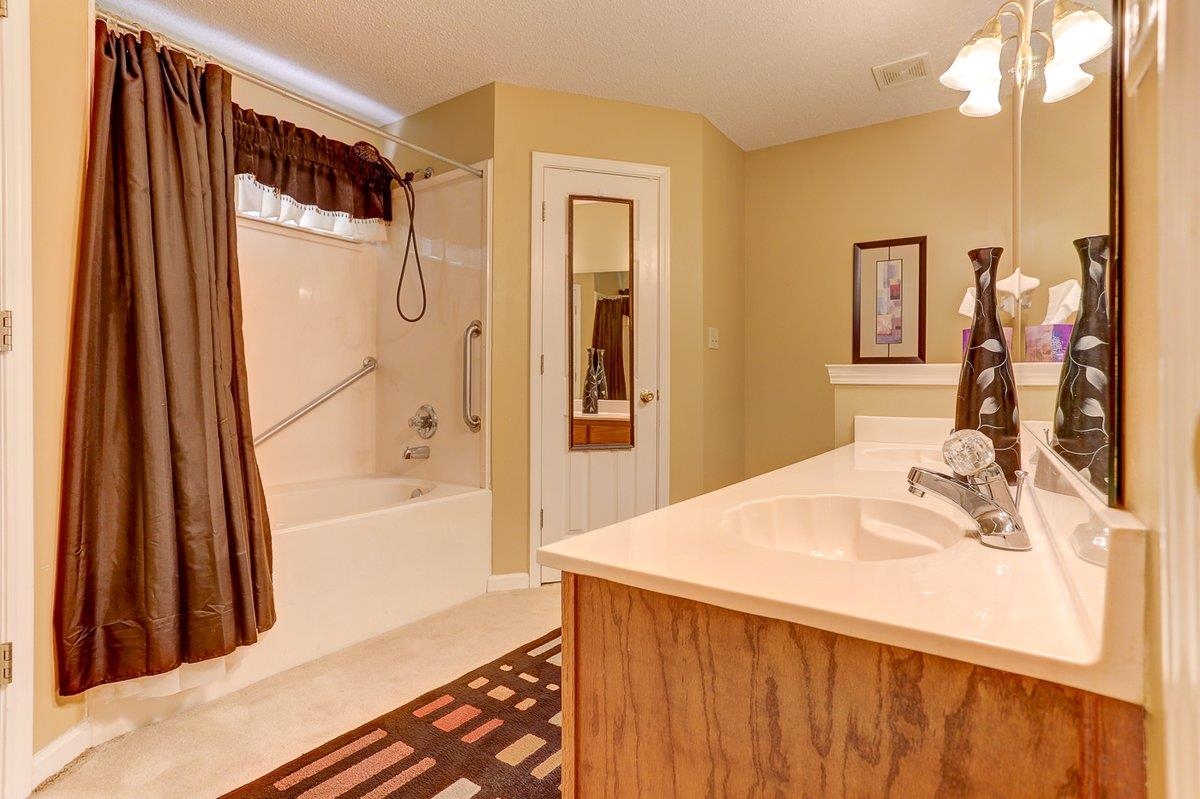 3365 Harrell Road Arlington, TN 38002 - Photo 22 of 36 a bathroom with a bathtub and a sink