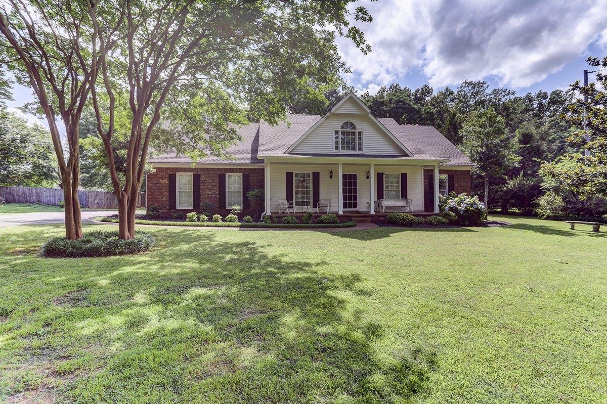 3365 Harrell Road Arlington, TN 38002 - Photo 5 of 36 a front view of a house with garden