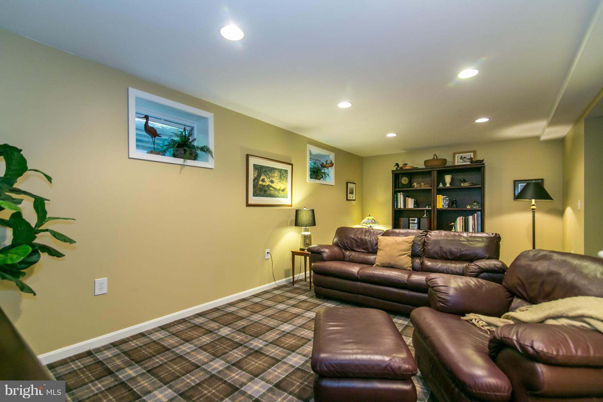 12003 Trotter Lane Reston, VA 20191 - Photo 25 of 30 Great space for casual entertaining!