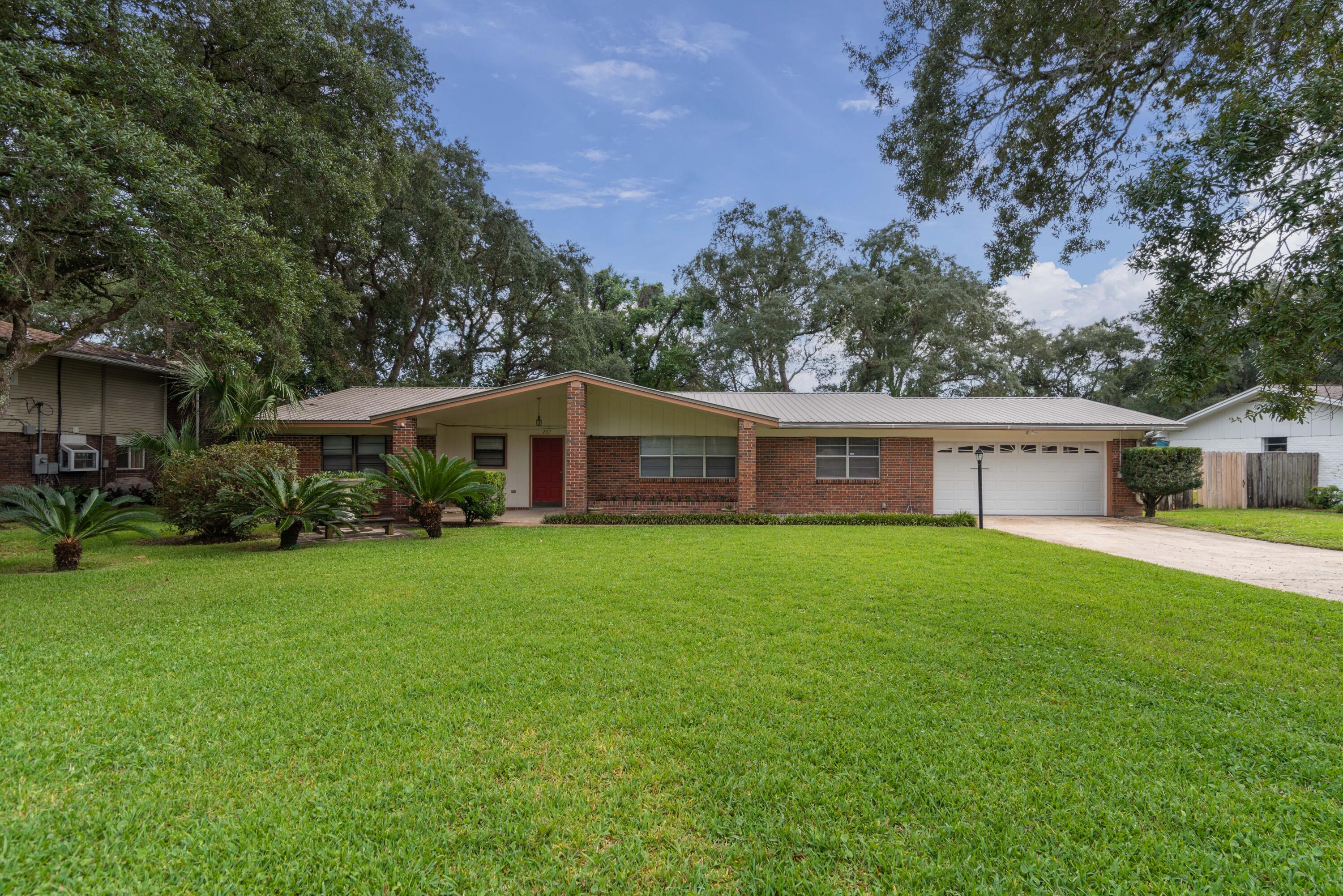 207 Country Club Road Shalimar, FL 32579 - Photo 1 of 60