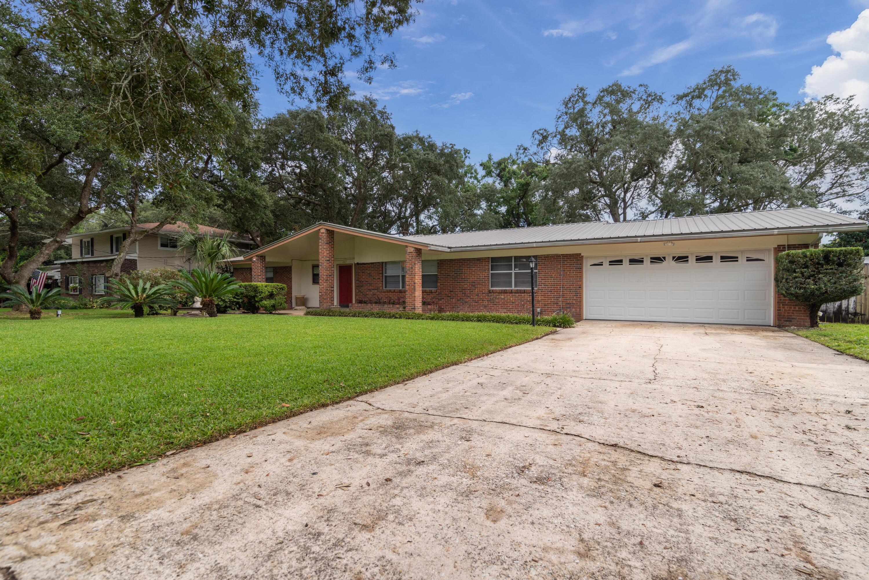 207 Country Club Road Shalimar, FL 32579 - Photo 3 of 60