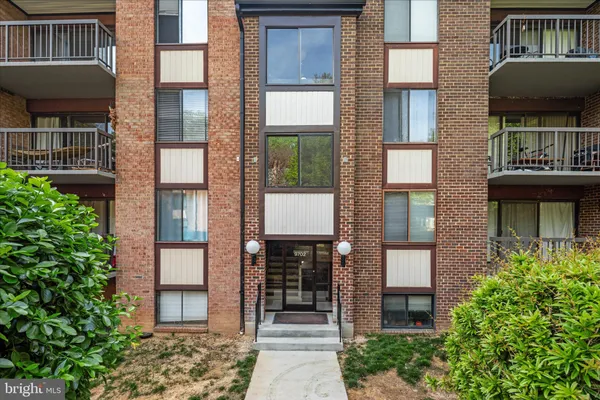 $269,900 | 9702 Kingsbridge Drive, Unit 3, Fairfax, VA 22031