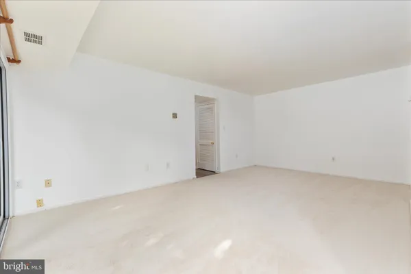 $269,900 | 9702 Kingsbridge Drive, Unit 3, Fairfax, VA 22031