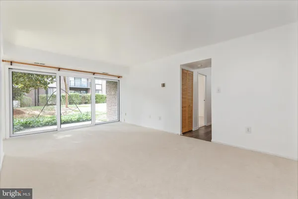 $269,900 | 9702 Kingsbridge Drive, Unit 3, Fairfax, VA 22031