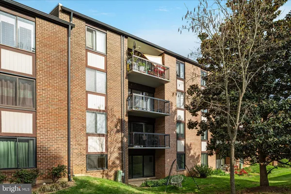 $269,900 | 9702 Kingsbridge Drive, Unit 3, Fairfax, VA 22031