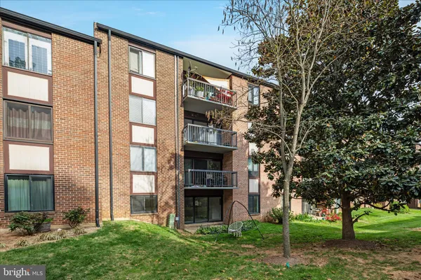 $269,900 | 9702 Kingsbridge Drive, Unit 3, Fairfax, VA 22031