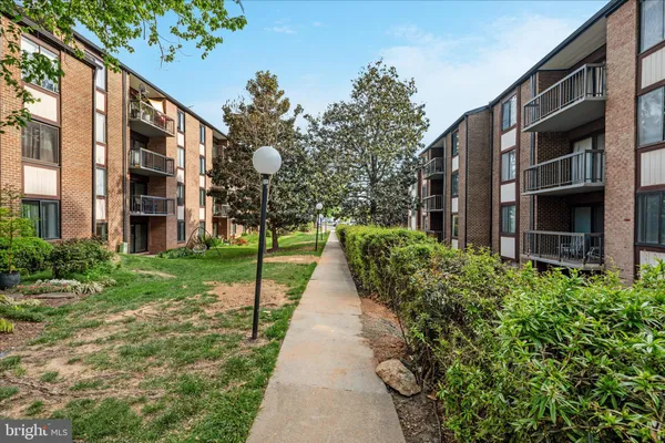 $269,900 | 9702 Kingsbridge Drive, Unit 3, Fairfax, VA 22031
