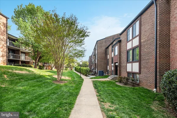 $269,900 | 9702 Kingsbridge Drive, Unit 3, Fairfax, VA 22031