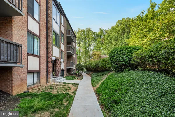 $269,900 | 9702 Kingsbridge Drive, Unit 3, Fairfax, VA 22031