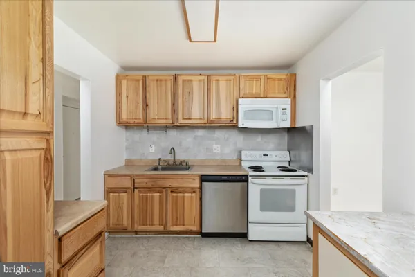 $269,900 | 9702 Kingsbridge Drive, Unit 3, Fairfax, VA 22031