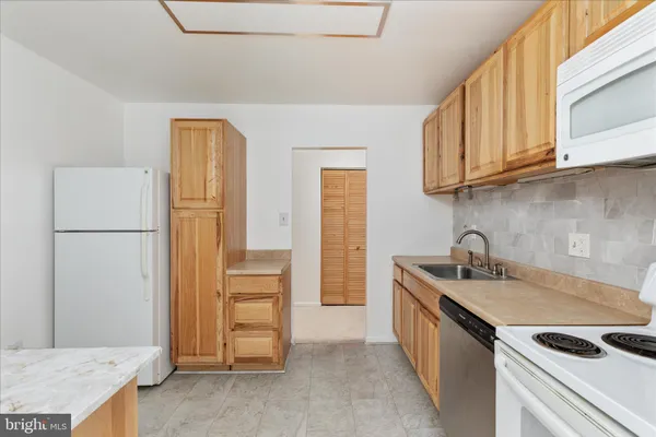 $269,900 | 9702 Kingsbridge Drive, Unit 3, Fairfax, VA 22031