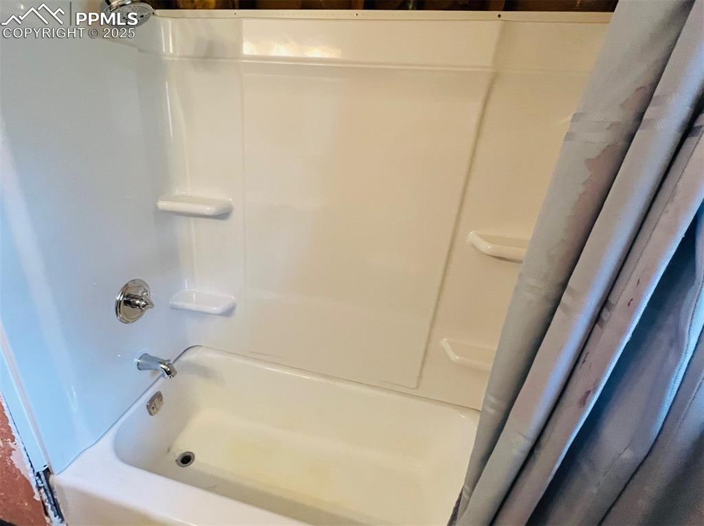 4415 Heizer Street Cascade, CO 80809 - Photo 20 of 50 Full bathroom with shower / bath combo with new surround