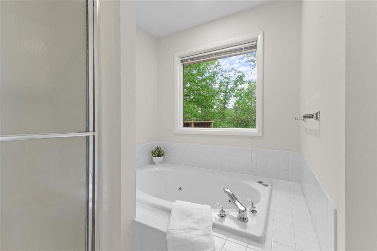 5751 Cox Hopkins Road Roanoke, VA 24014 - Photo 22 of 48 Primary Bath