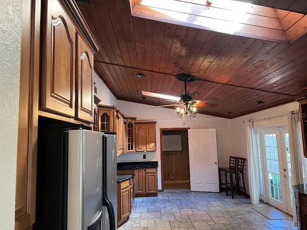 a view of entryway and kitchen