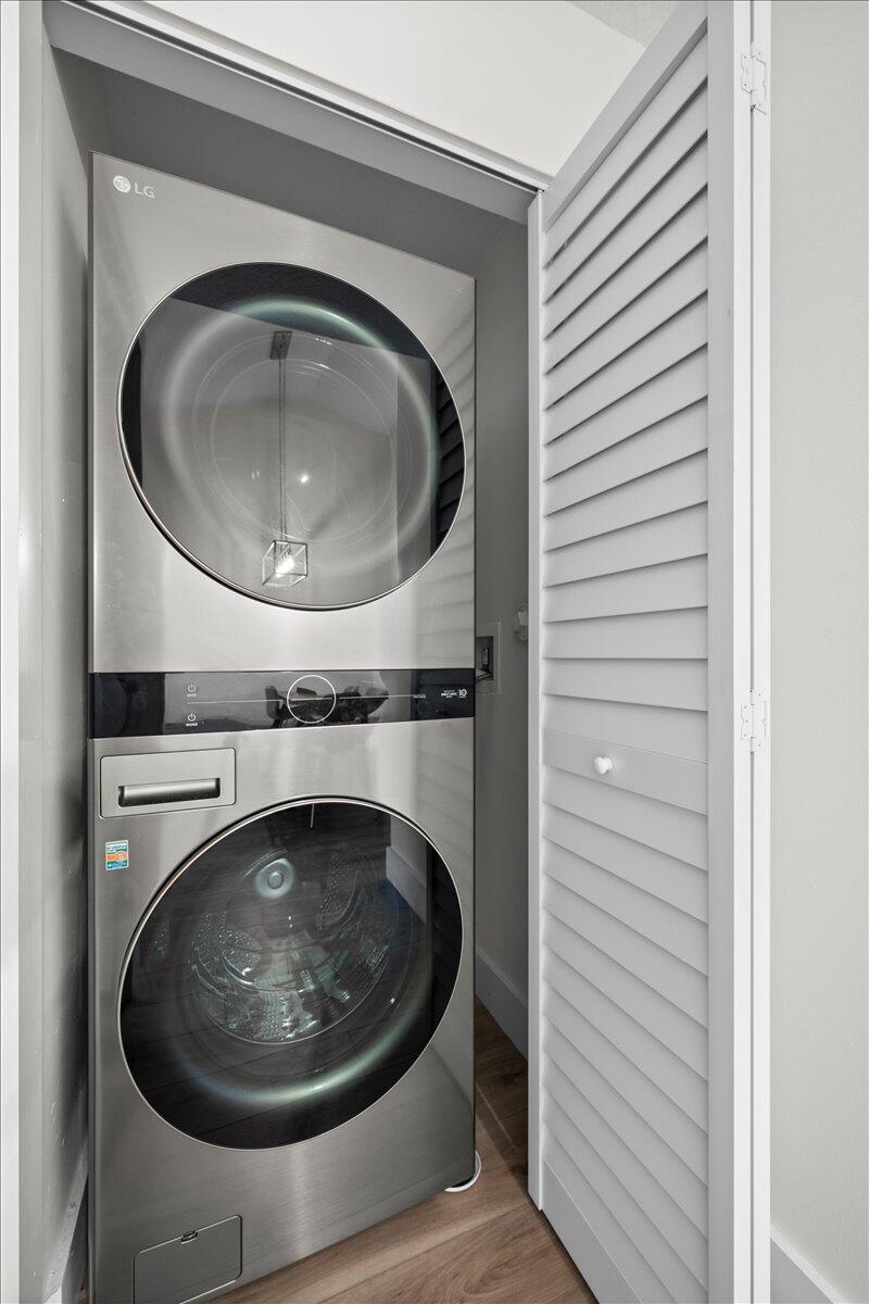 302 Pinecrest Circle, Unit D Jupiter, FL 33458 - Photo 17 of 23 Inside Laundry