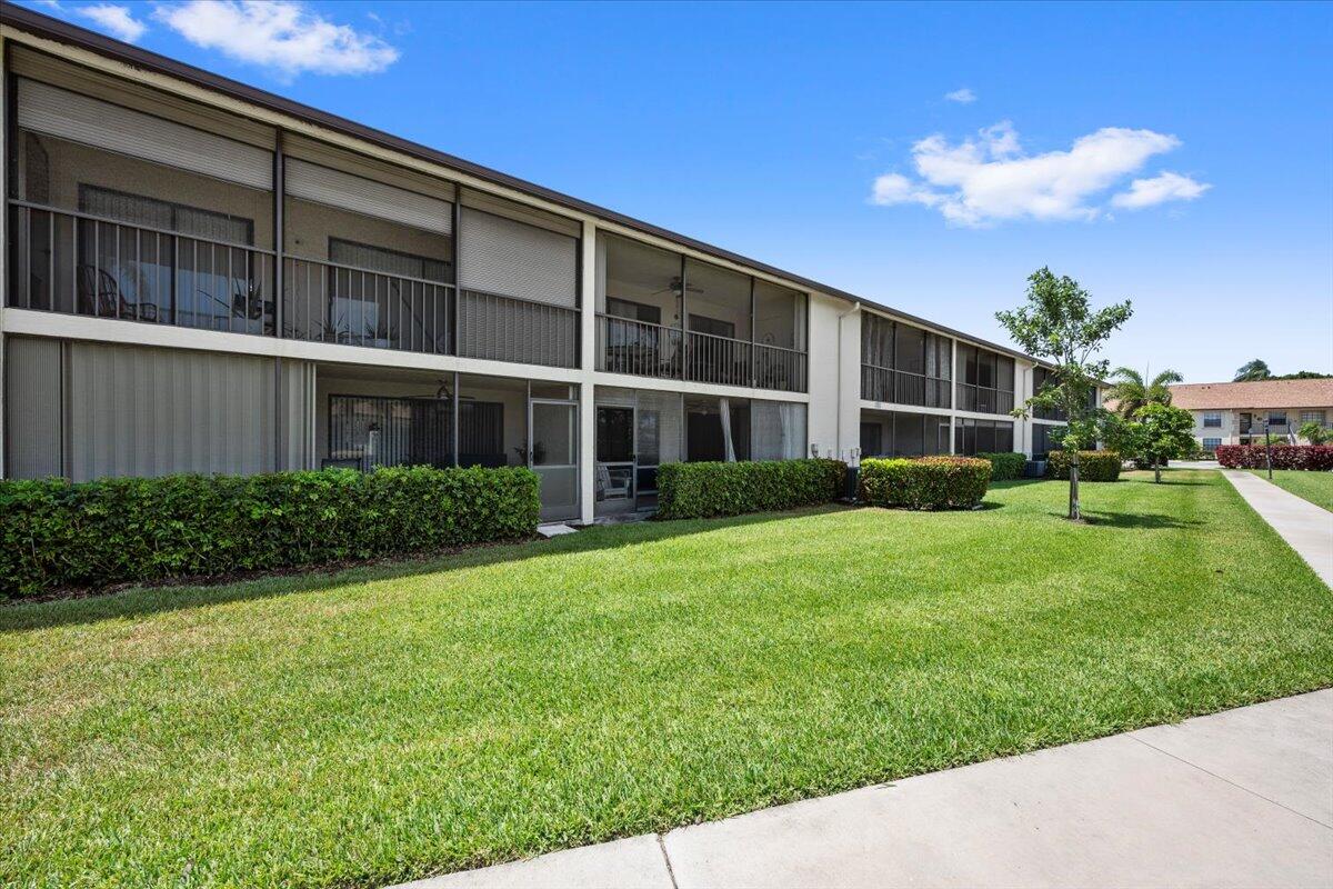 302 Pinecrest Circle, Unit D Jupiter, FL 33458 - Photo 18 of 23 Exterior of Building