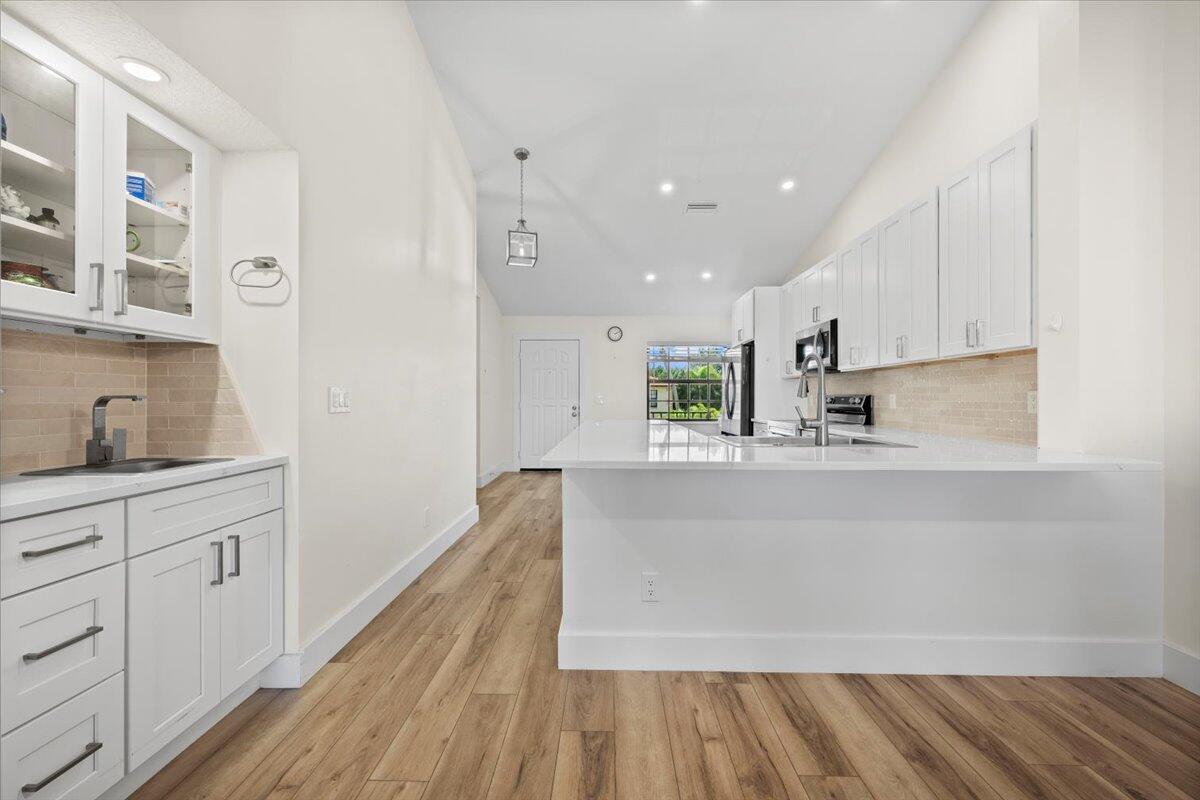 302 Pinecrest Circle, Unit D Jupiter, FL 33458 - Photo 4 of 23 Kitchen