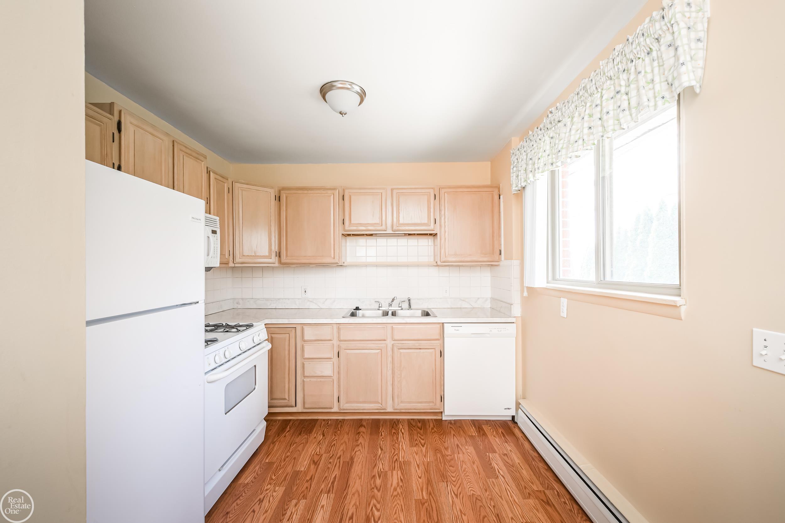 11350 Canal Road Sterling Heights, MI 48314 - Photo 11 of 21 Kitchen