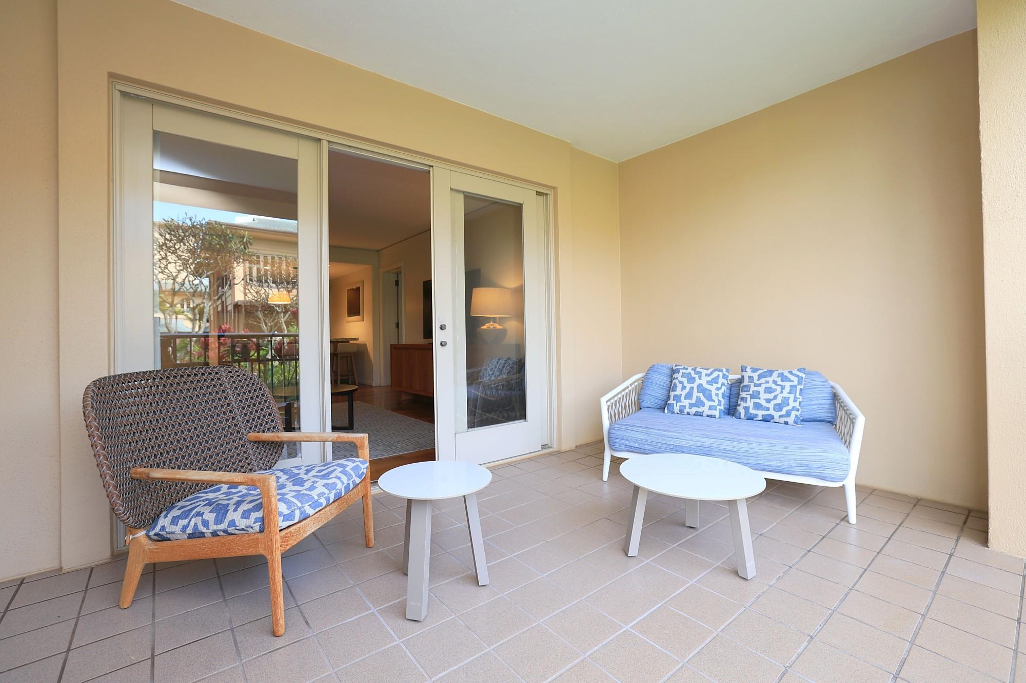 1 Ritz Carlton Drive, Unit 1502 Lahaina, HI 96761 - Photo 18 of 47 a living room with a couch and a table