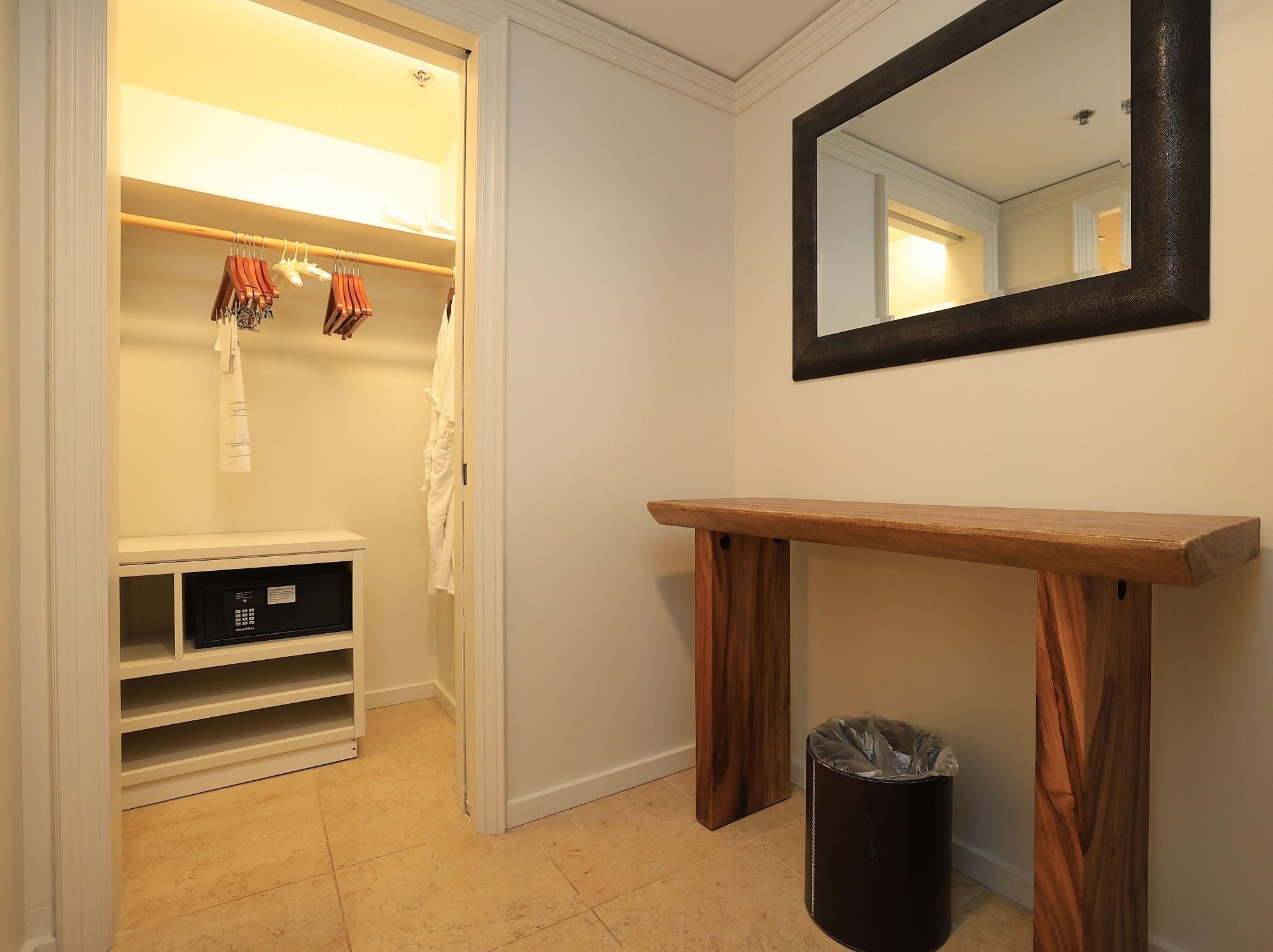 1 Ritz Carlton Drive, Unit 1502 Lahaina, HI 96761 - Photo 25 of 47 a bathroom with a sink and a mirror