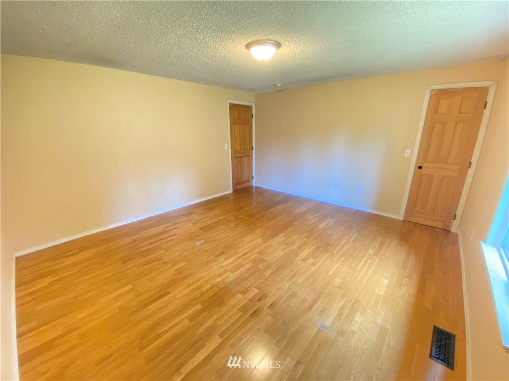 8501 East Caraway Road Manchester, WA 98366 - Photo 10 of 13 Gallery Image 10