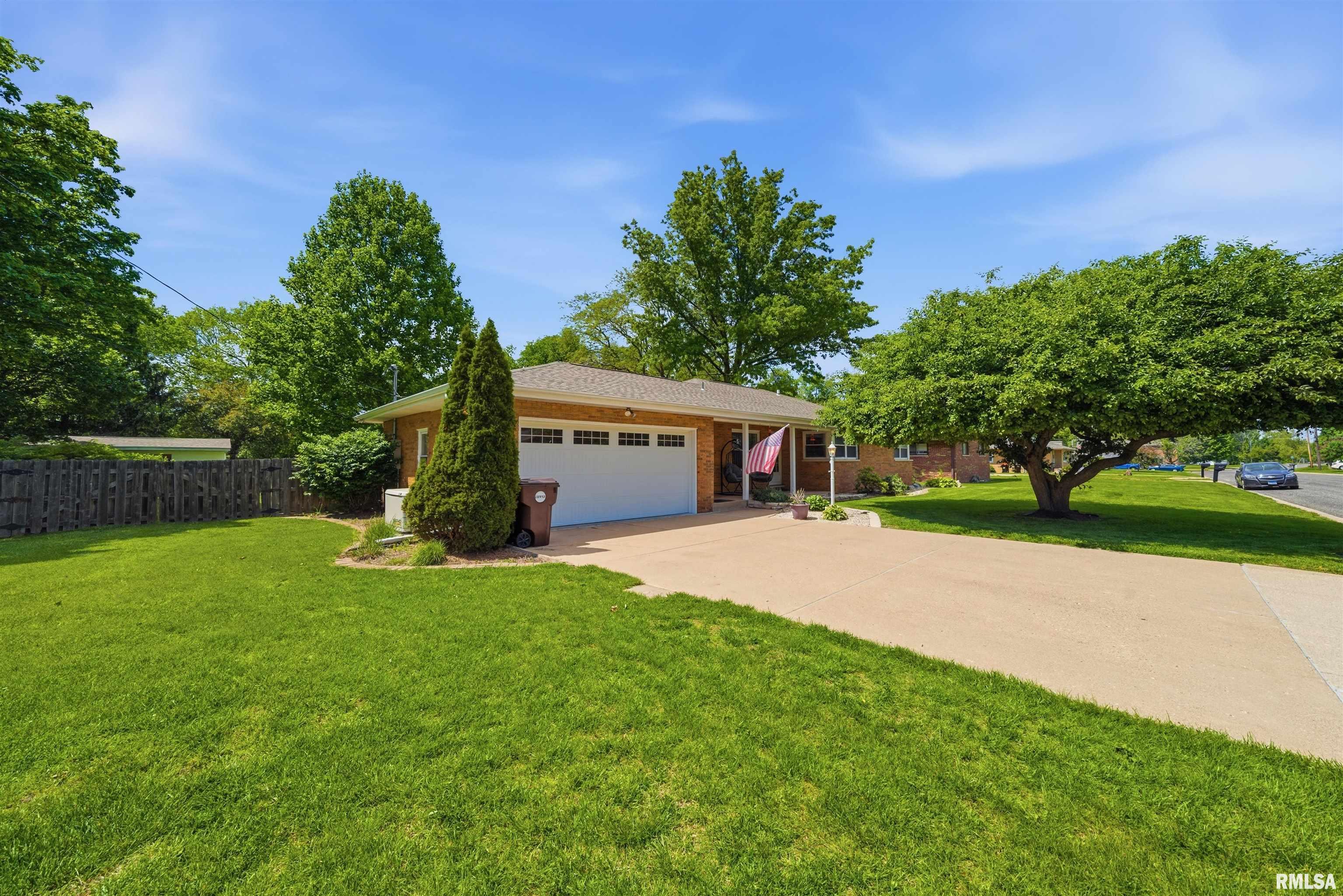 149 Jay Avenue Morton, IL 61550 - Photo 3 of 44