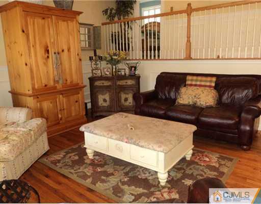 13 Landsdowne Road East Brunswick, NJ 08816 - Photo 3 of 18 Gallery Image 3