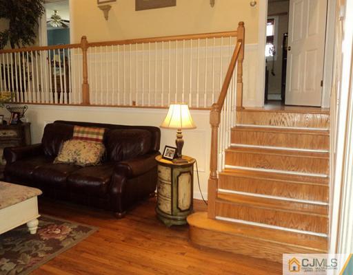13 Landsdowne Road East Brunswick, NJ 08816 - Photo 4 of 18 Gallery Image 4