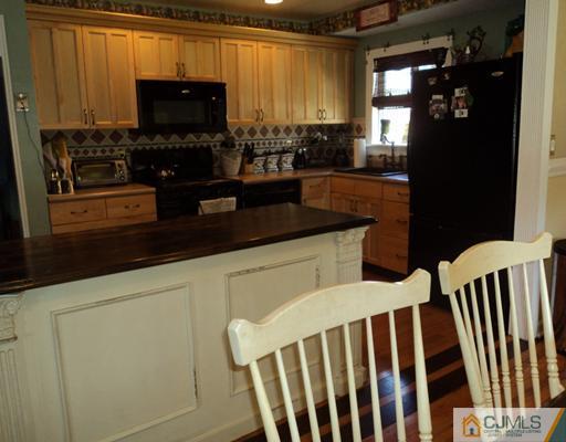 13 Landsdowne Road East Brunswick, NJ 08816 - Photo 7 of 18 Gallery Image 7